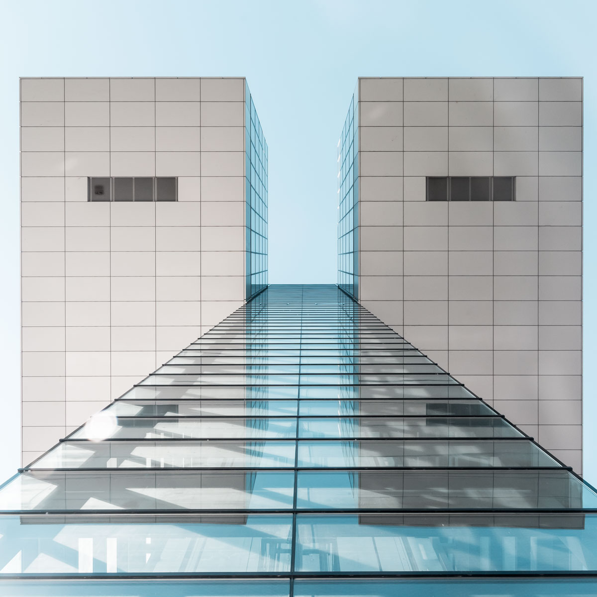 Blick in den Himmel zu Köln - Kranhäuser